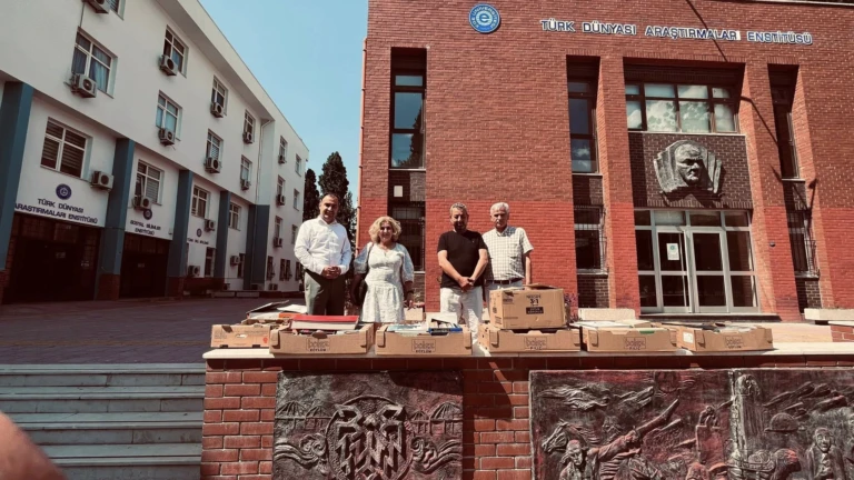Ege Üniversitesi Türk Dünyası Araştırmaları Enstitüsü önemli bir bağışa ev sahipliği yaptı.