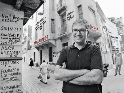 Orhan Pamuk’tan Yeni Kitap: “Kelimeler ve Resimler” Raflarda