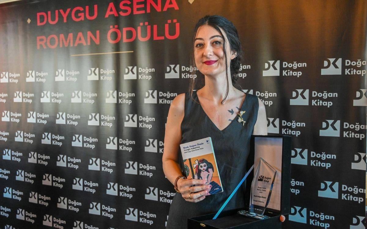 Duygu Asena Roman Ödülü Nazlı Doğan Özsöz’ün oldu